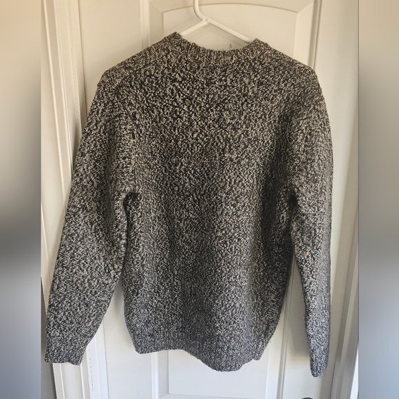 GAP Gray and Black Crewneck Sweater - Picture 4 of 4